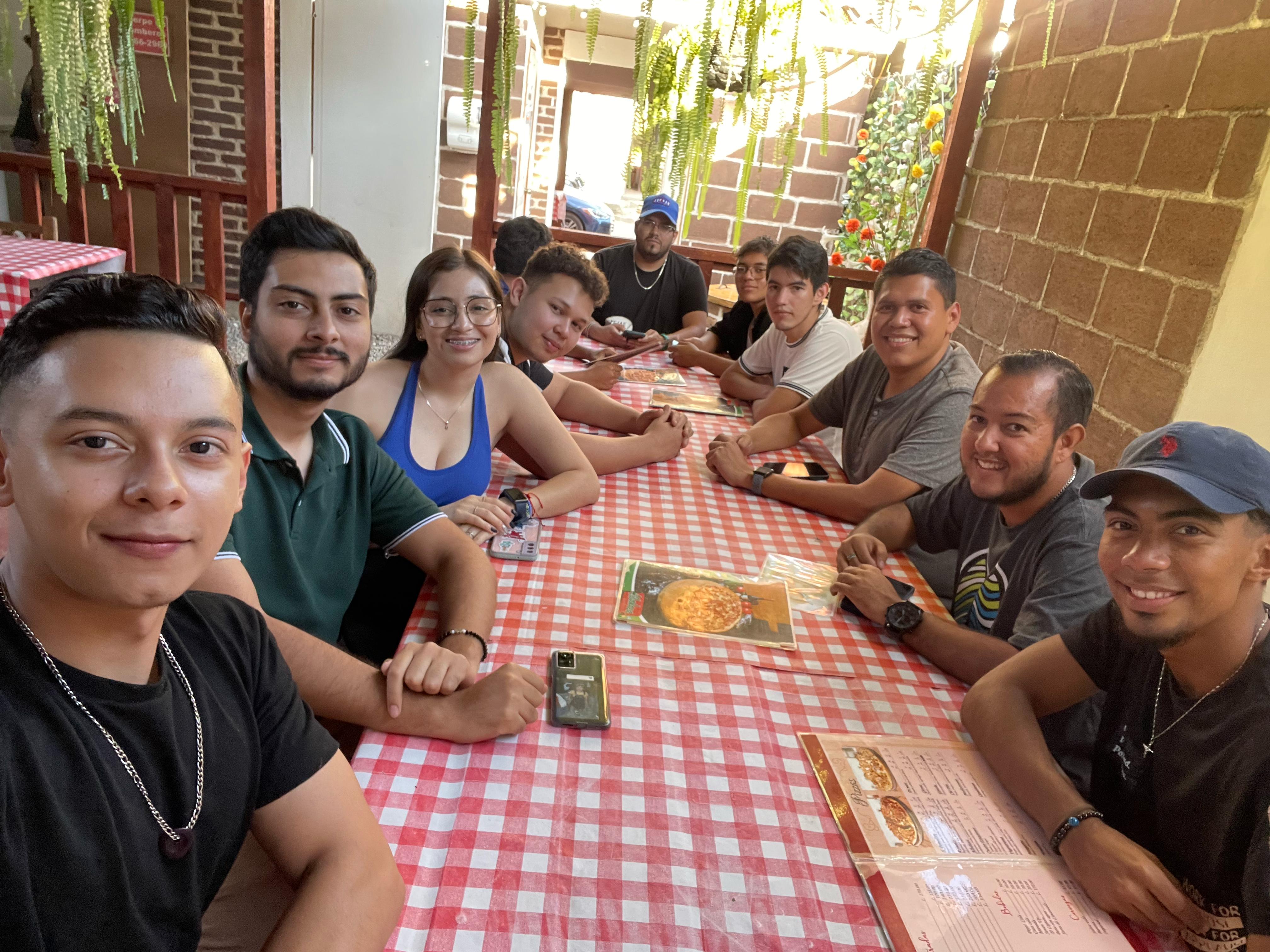 [Image of Comunidad en evento de iglesia]