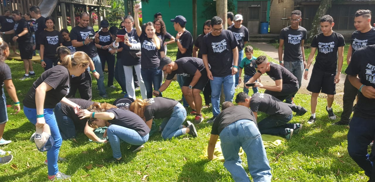 [Image of Reunión espiritual en el campamento]